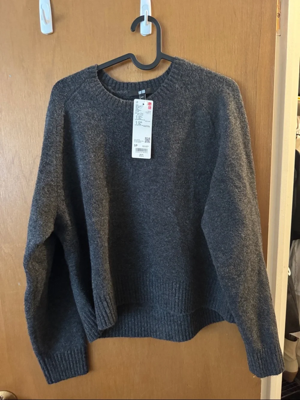 Uniqlo Charcoal Crewneck Knit Sweater - Picture 1 of 2